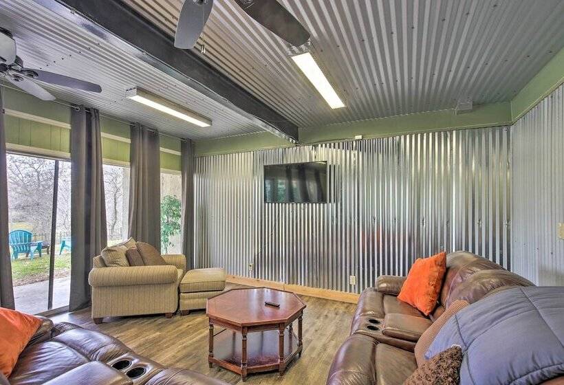 Pet Friendly Seguin Retreat W/ Deck & River Views!