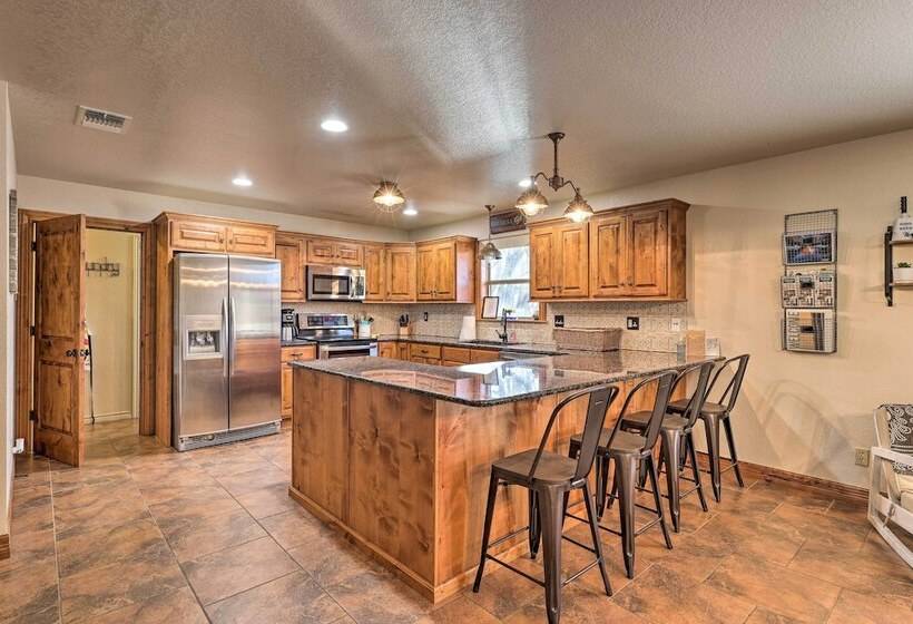 Pet Friendly Seguin Retreat W/ Deck & River Views!