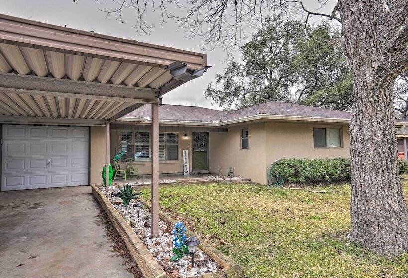 Pet Friendly Seguin Retreat W/ Deck & River Views!