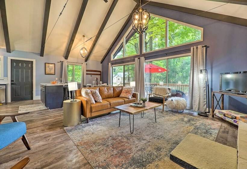 Pet Friendly Stanwood Sanctuary W/ Fire Pit!