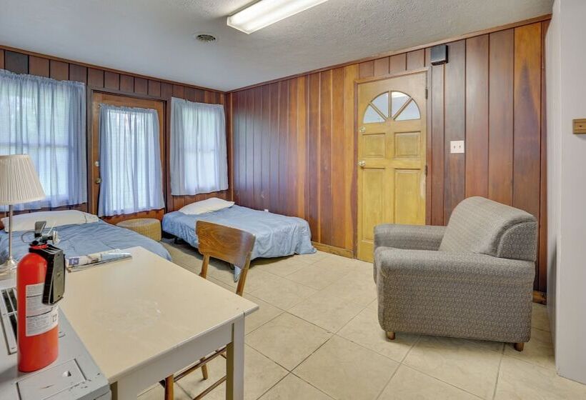 Pet Friendly Youngstown Cottage W/ Yard