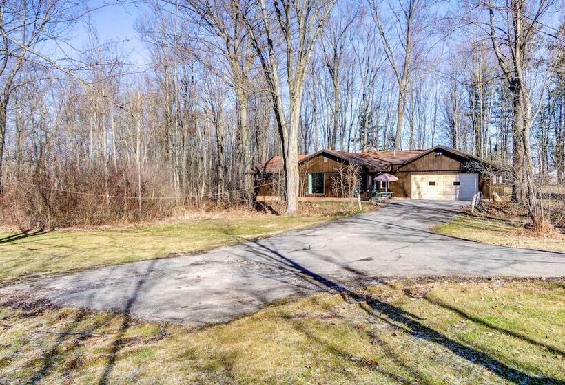 Pet Friendly Youngstown Cottage W/ Yard