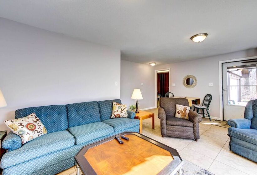 Pet Friendly Youngstown Cottage W/ Yard