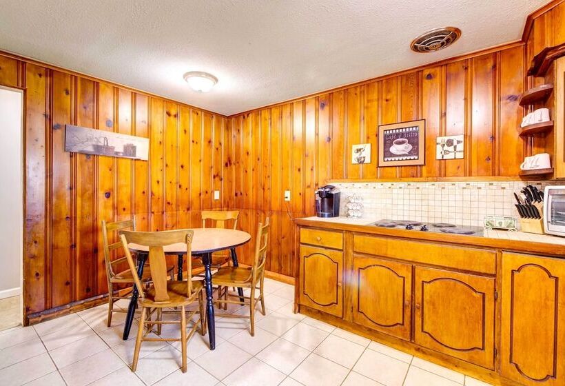 Pet Friendly Youngstown Cottage W/ Yard