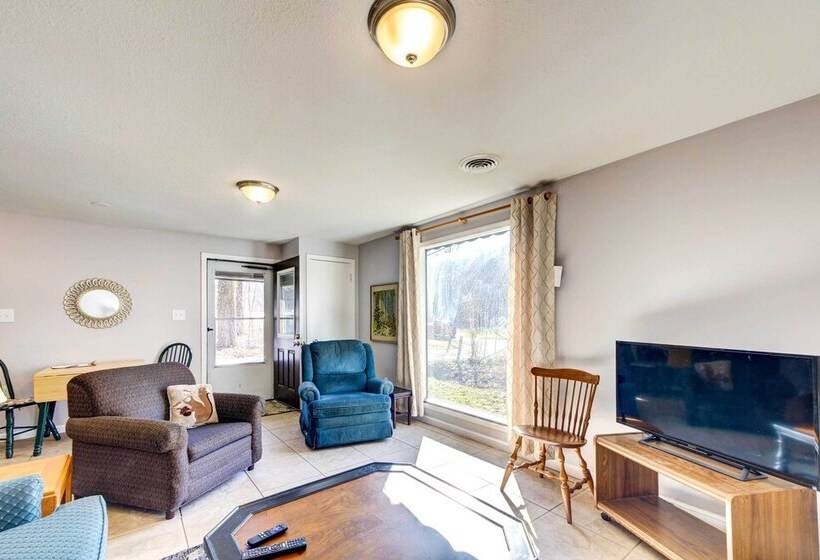 Pet Friendly Youngstown Cottage W/ Yard