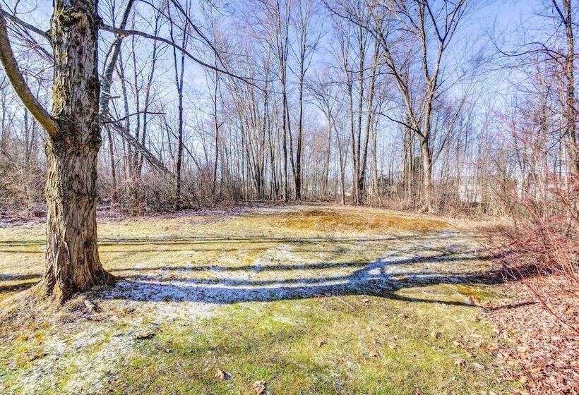 Pet Friendly Youngstown Cottage W/ Yard