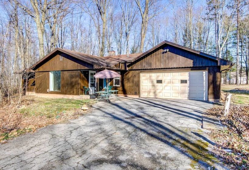 Pet Friendly Youngstown Cottage W/ Yard