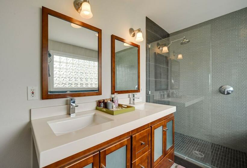 Pet Friendly Texas Retreat W/ Deck & Gas Grill!