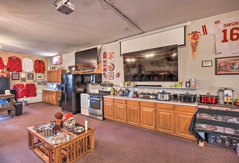 Pheasant Game Farm Missouri Vacation Rental!