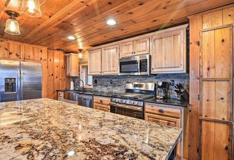 Pickerel Lake Retreat W/ Grill, 15 Mi To Ski!