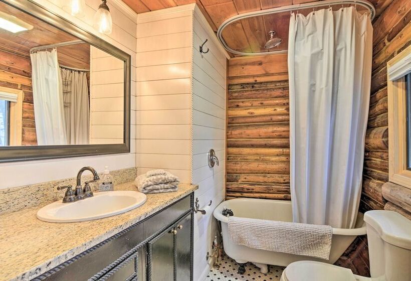 Pickerel Lake Retreat W/ Grill, 15 Mi To Ski!