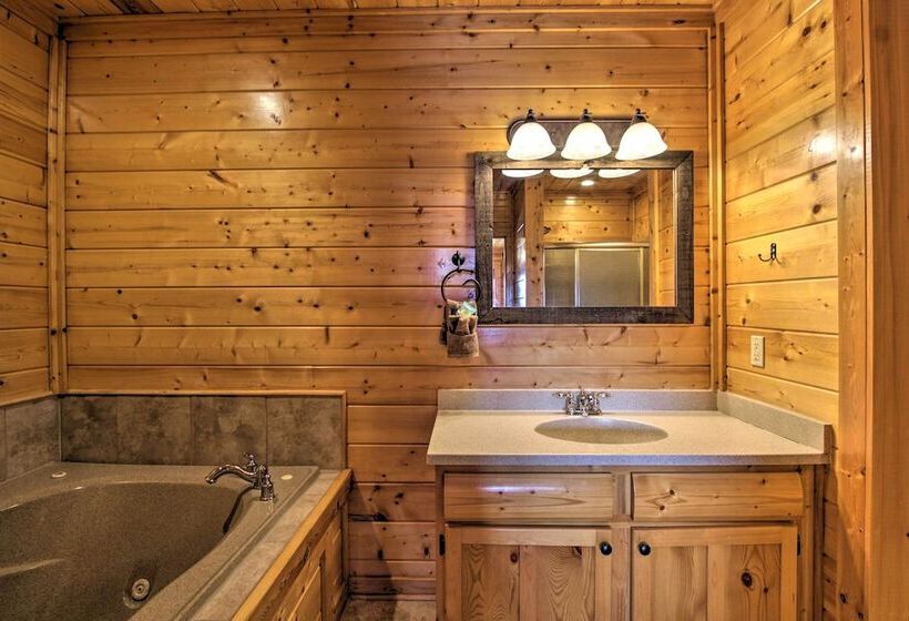 Pigeon Forge Mountain Cabin: Hot Tub & Resort Pool