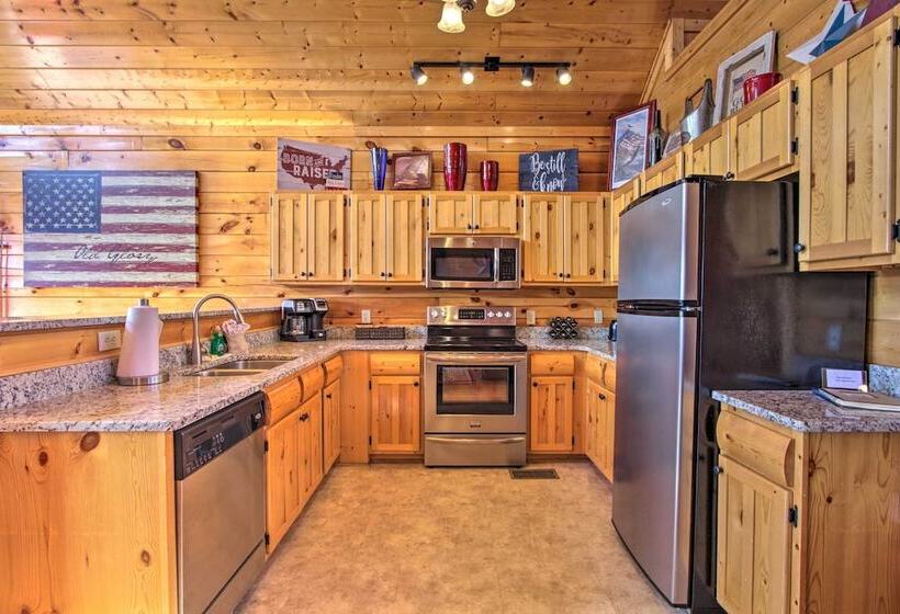 Pigeon Forge Mountain Cabin: Hot Tub & Resort Pool