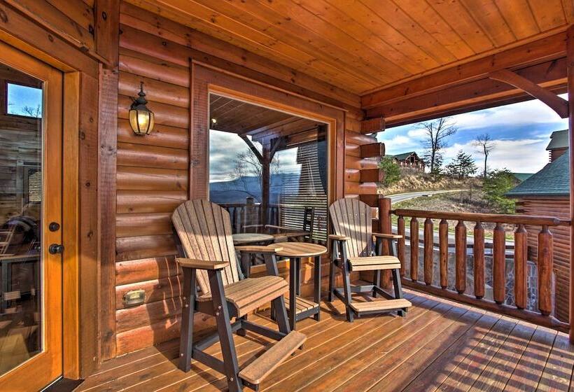 Pigeon Forge Mountain Cabin: Hot Tub & Resort Pool