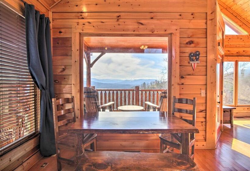 Pigeon Forge Mountain Cabin: Hot Tub & Resort Pool