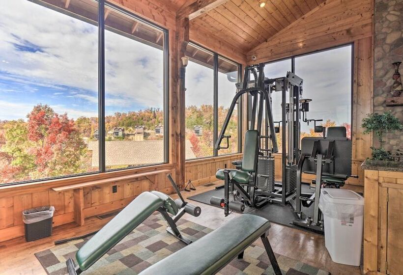 Pigeon Forge Mountain Cabin: Hot Tub & Resort Pool