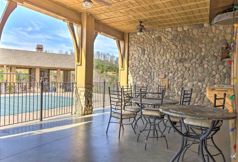 Pigeon Forge Mountain Cabin: Hot Tub & Resort Pool