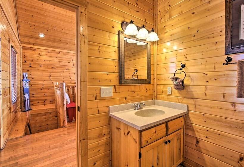 Pigeon Forge Mountain Cabin: Hot Tub & Resort Pool