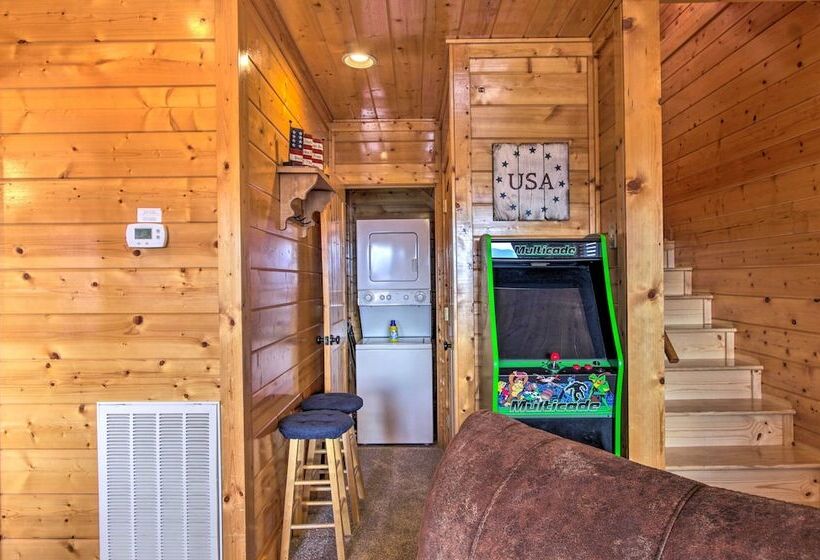 Pigeon Forge Mountain Cabin: Hot Tub & Resort Pool