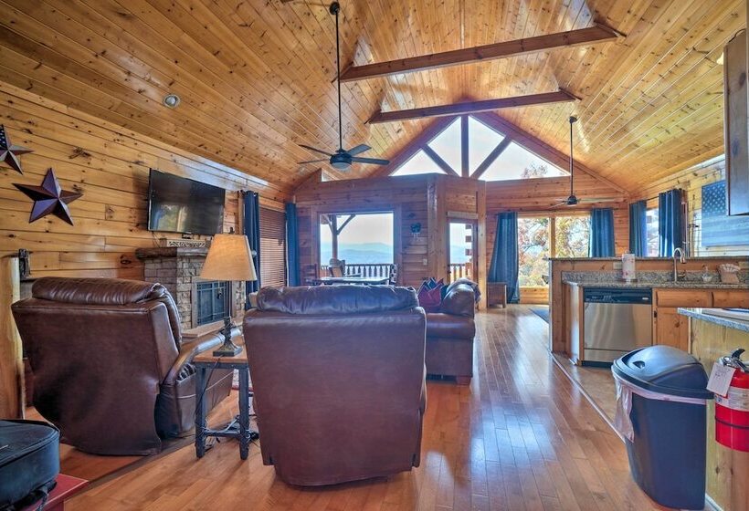 Pigeon Forge Mountain Cabin: Hot Tub & Resort Pool