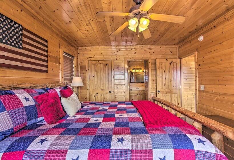 Pigeon Forge Mountain Cabin: Hot Tub & Resort Pool