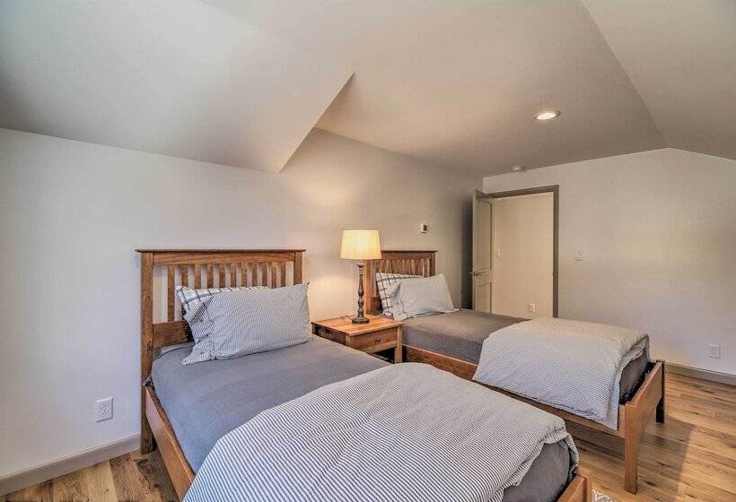 Plattsburgh Home W/ Deck On Lake Champlain