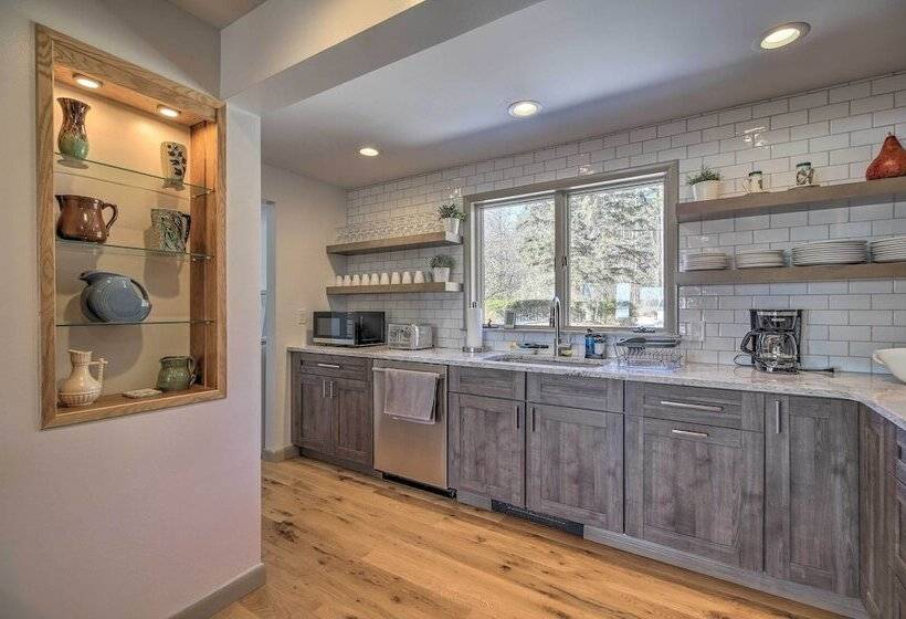 Plattsburgh Home W/ Deck On Lake Champlain