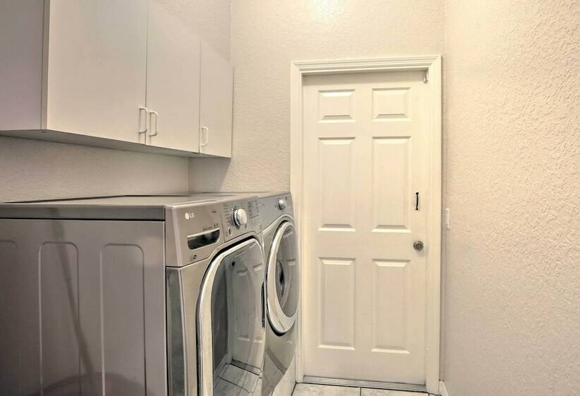 Private Fort Myers Escape W/ Screened Pool & Lanai