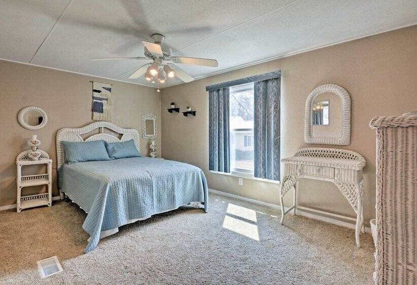 Tranquil Grove Home W/ Hot Tub Near Grand Lake!