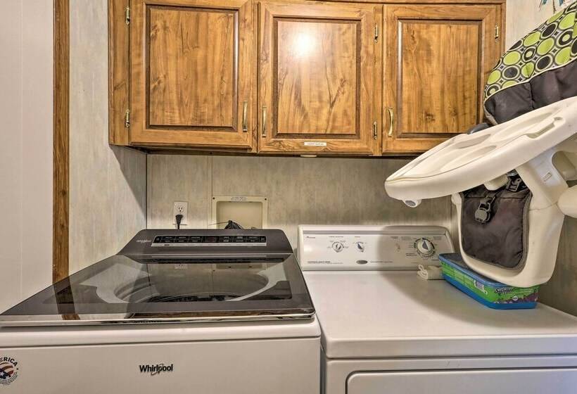 Quaint Chincoteague Island Hideaway W/ 2 Porches!