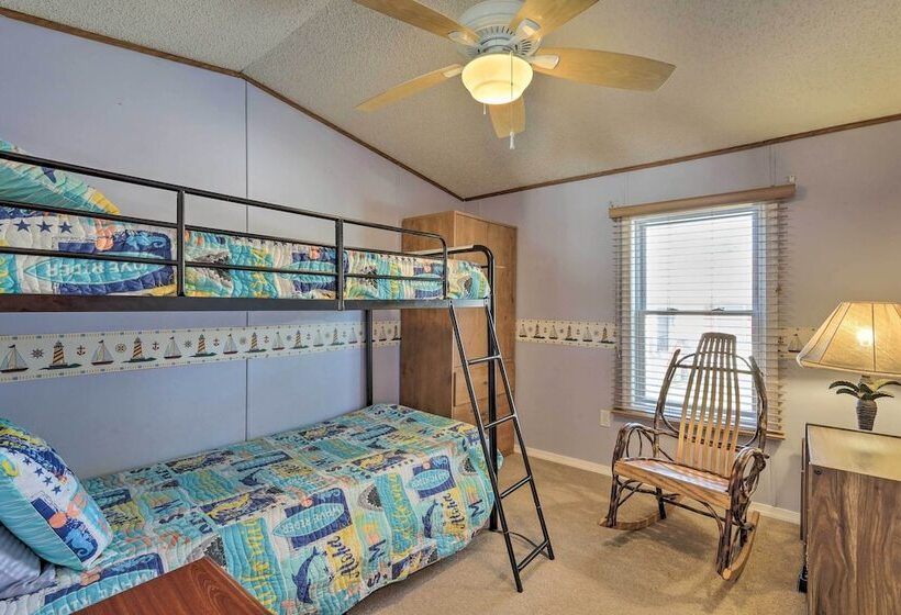 Quaint Chincoteague Island Hideaway W/ 2 Porches!