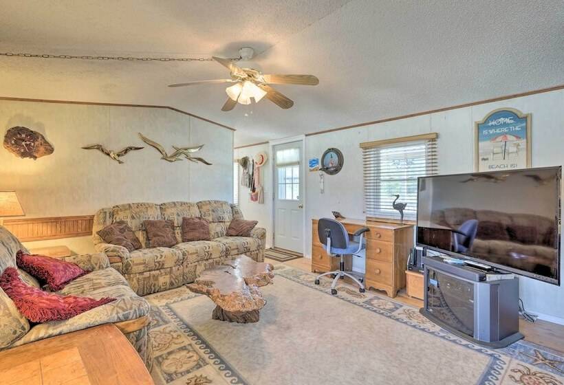 Quaint Chincoteague Island Hideaway W/ 2 Porches!