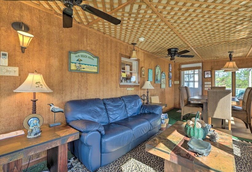 Quaint Chincoteague Island Hideaway W/ 2 Porches!