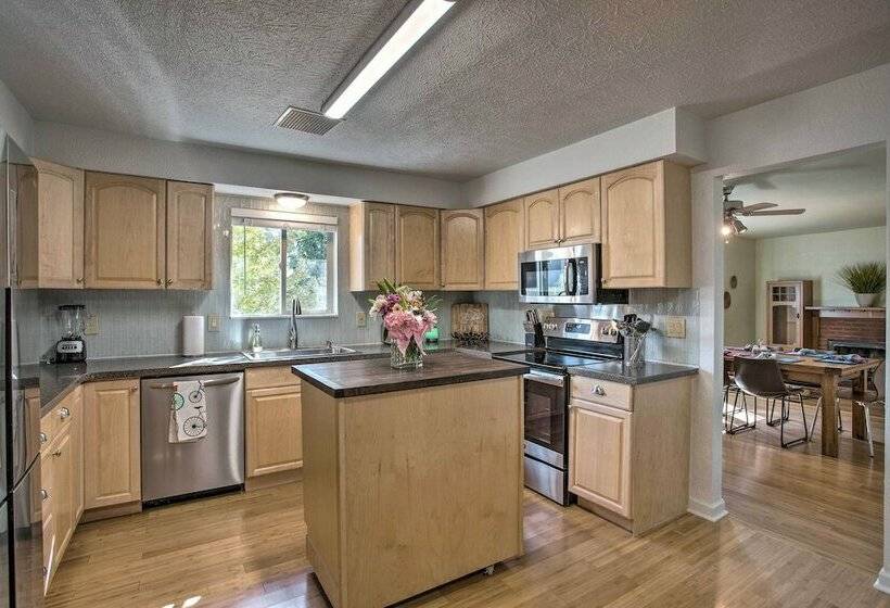 Quaint Fruita Home W/ Grill   Walk To Town!