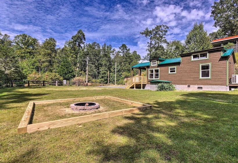 Quaint Mtn Cabin: Tiny Living Near Big Adventure