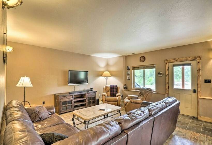 Quiet Riverside Retreat: Hike, Fish & Ski!