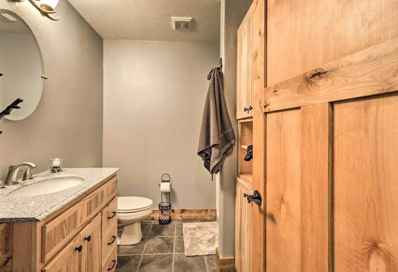 Quiet Riverside Retreat: Hike, Fish & Ski!