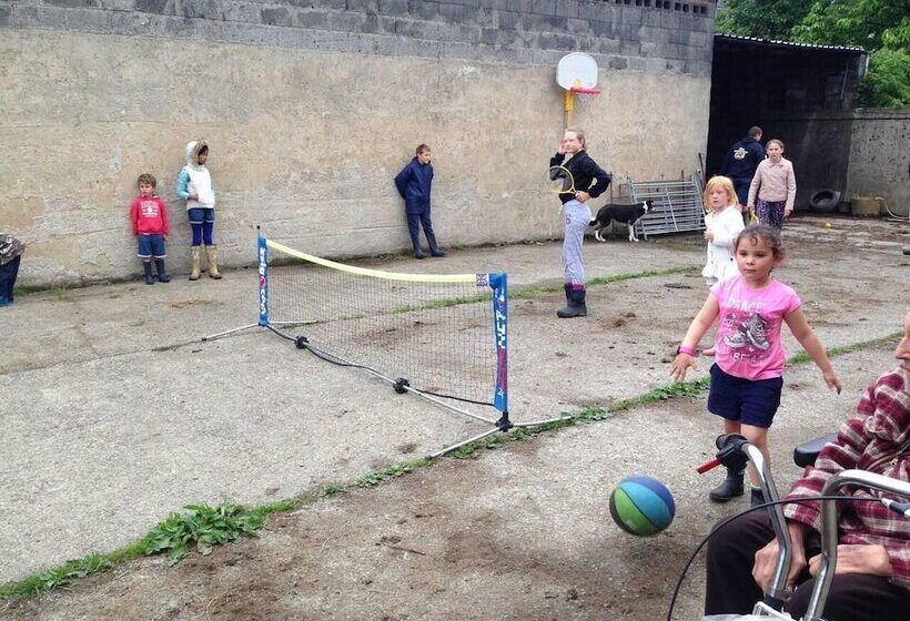 Relaxing Holiday In Millpond Cottage Cwmiar