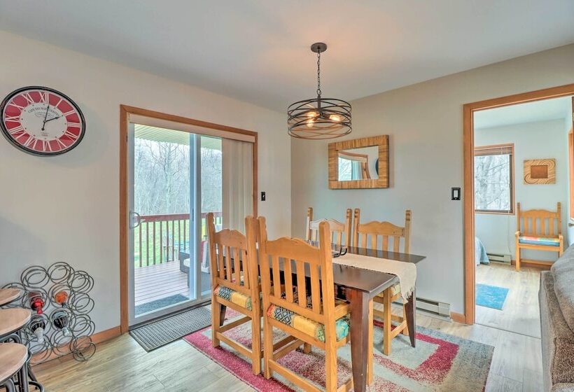 Private Spa, Fire Pit & Deck: Poconos Home!