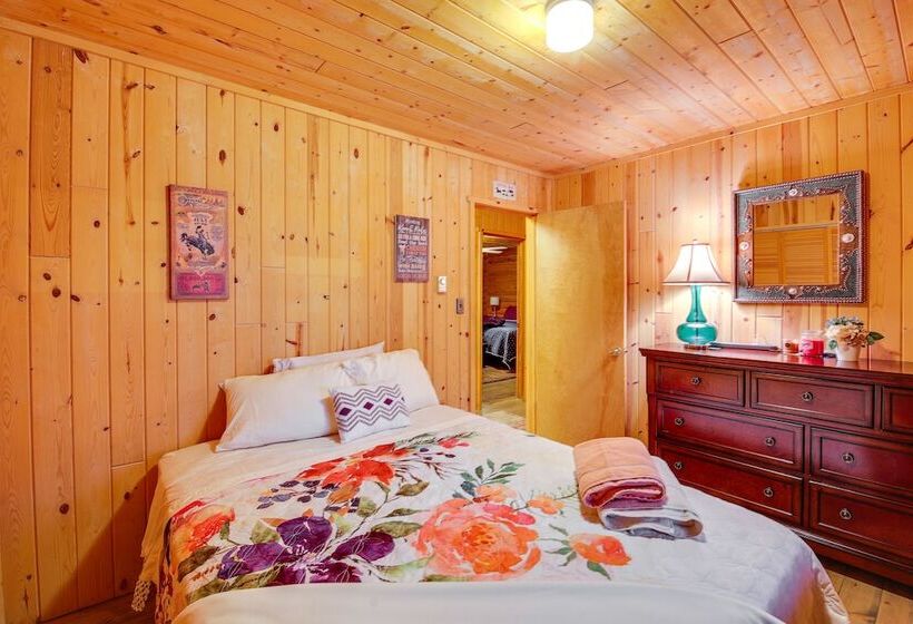 Remote Cabin W/ Gas Stove < 7 Mi To Town!