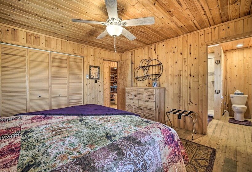 Remote Cabin W/ Gas Stove < 7 Mi To Town!