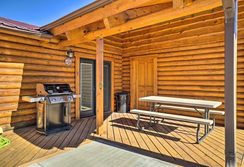 Remote Cabin W/ Gas Stove < 7 Mi To Town!