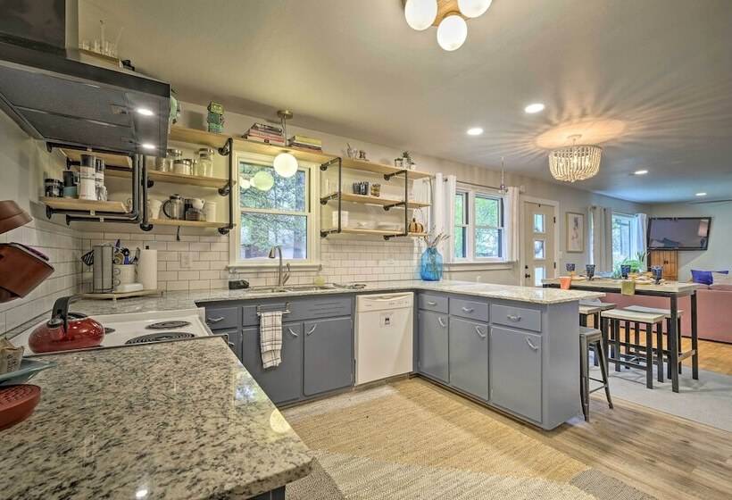 Renovated Eureka Springs Home   1 Mi To Downtown!