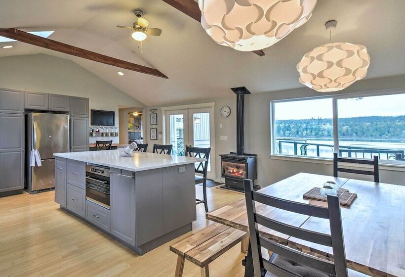 Renovated Kingston Home: Game Room & Deck!