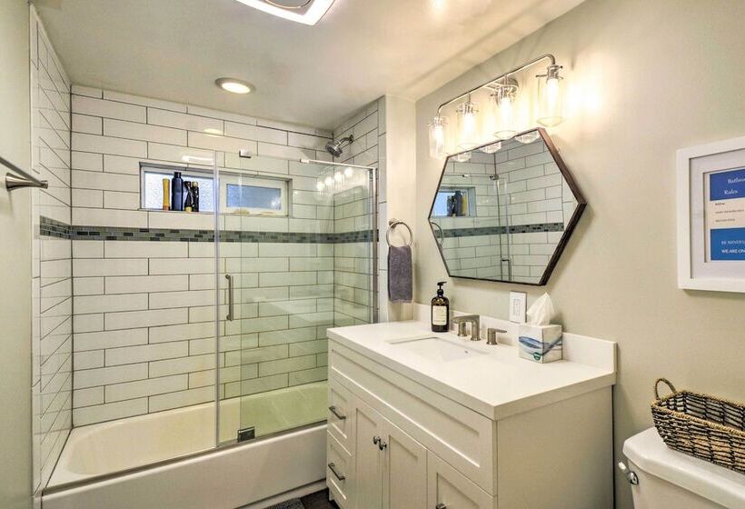 Renovated Kingston Home: Game Room & Deck!