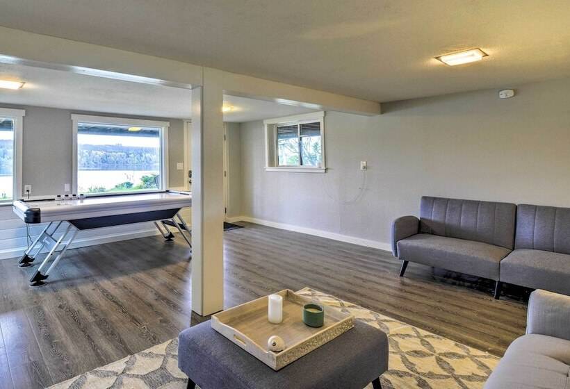 Renovated Kingston Home: Game Room & Deck!