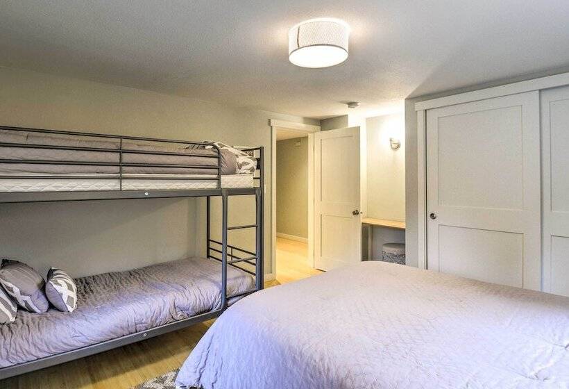 Renovated Kingston Home: Game Room & Deck!