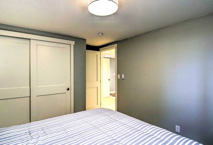 Renovated Kingston Home: Game Room & Deck!