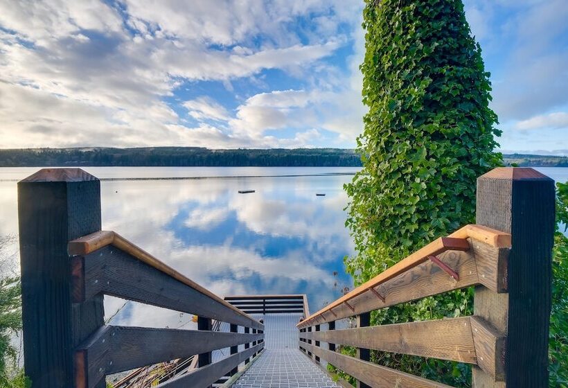 Renovated Kingston Home: Game Room & Deck!