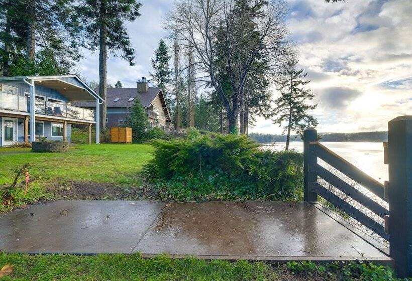 Renovated Kingston Home: Game Room & Deck!